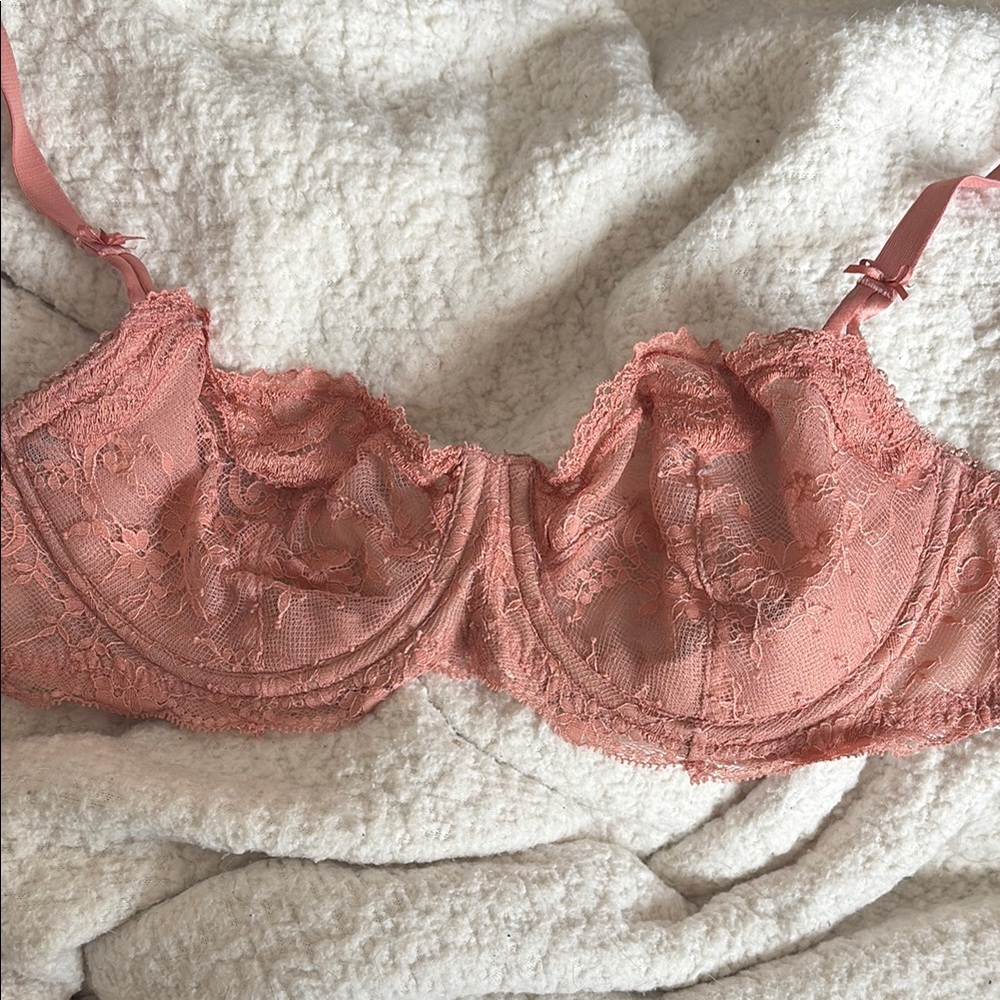 Lace Underwire Bra in Pink